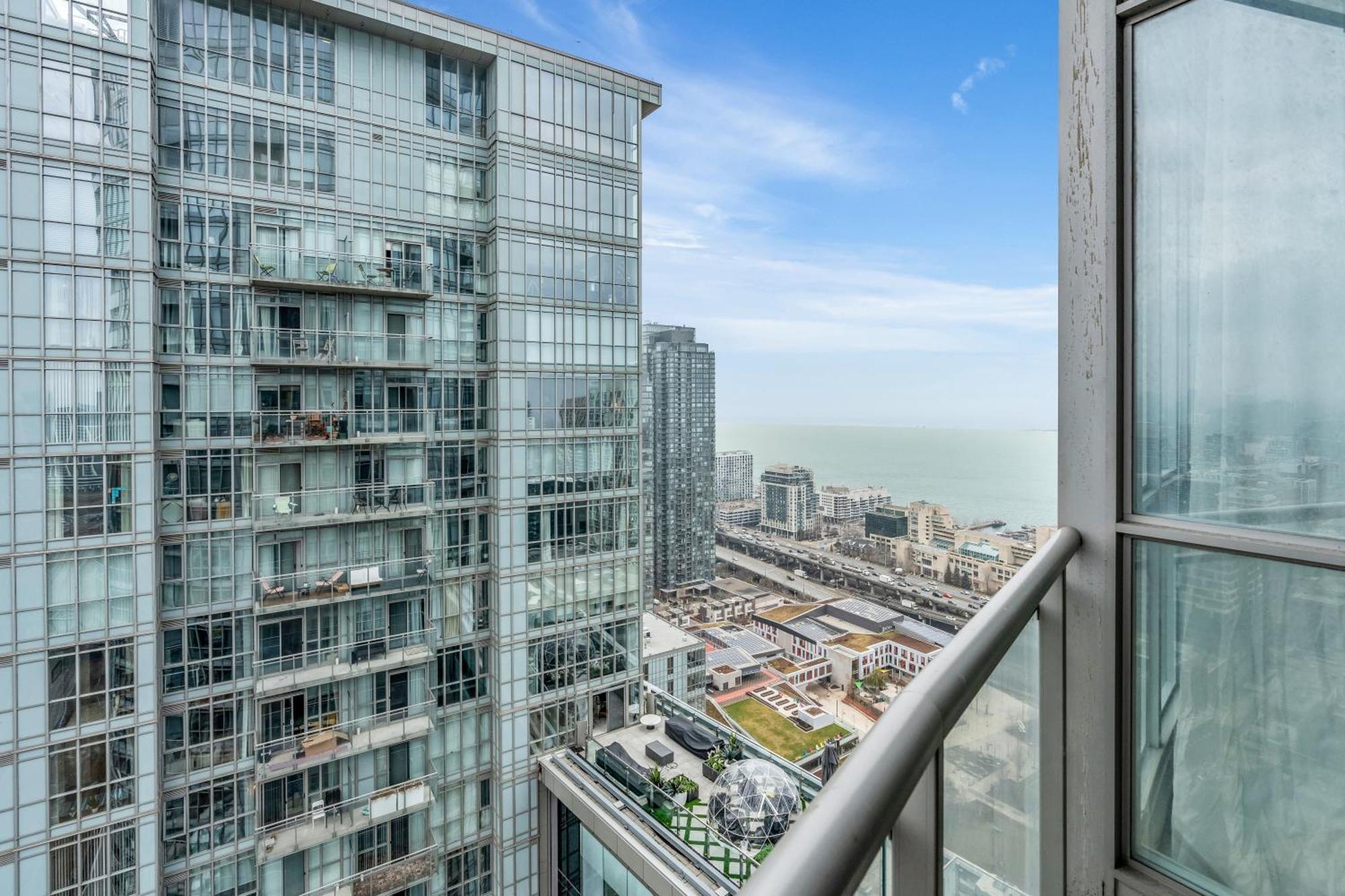 Spadina Modern Suites Toronto Exteriör bild